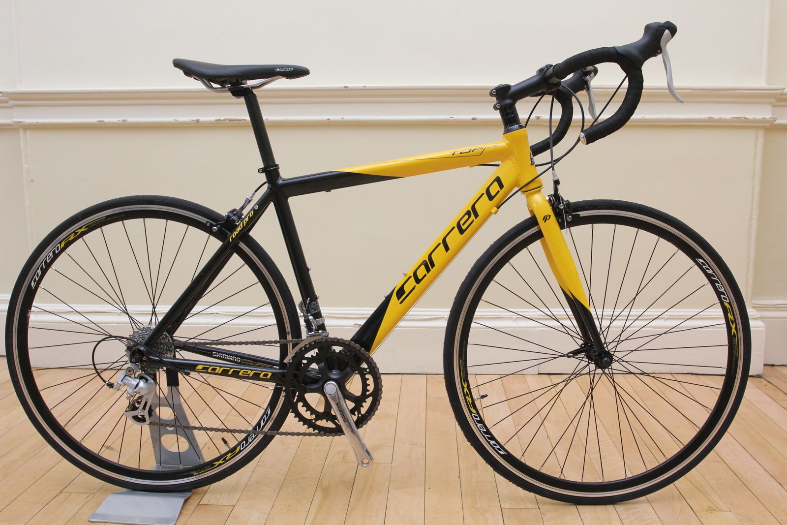 carrera halfords road bike